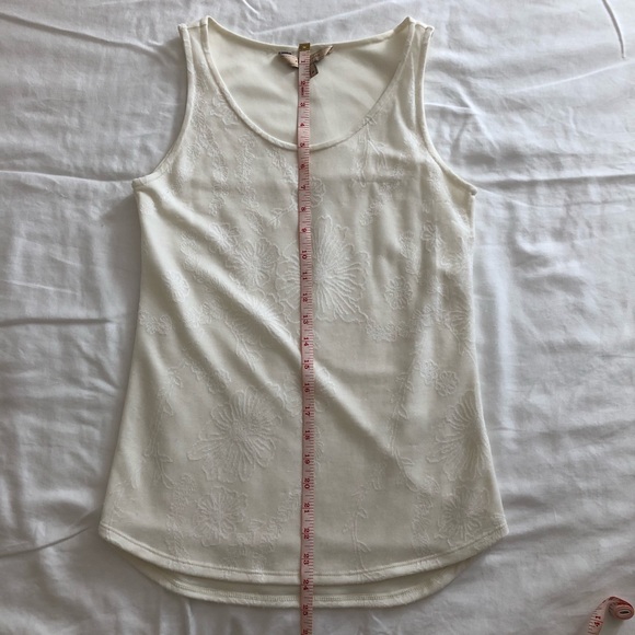 ❌ Sold ❌ 3 for $20 - Floral Sleeveless Tank Top - Picture 5 of 6